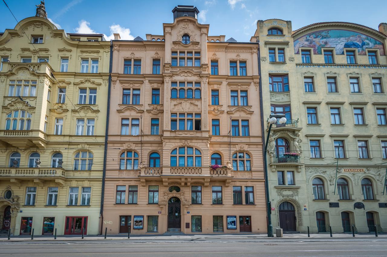 Riverside Apartment With A Balcony Prague Exterior photo